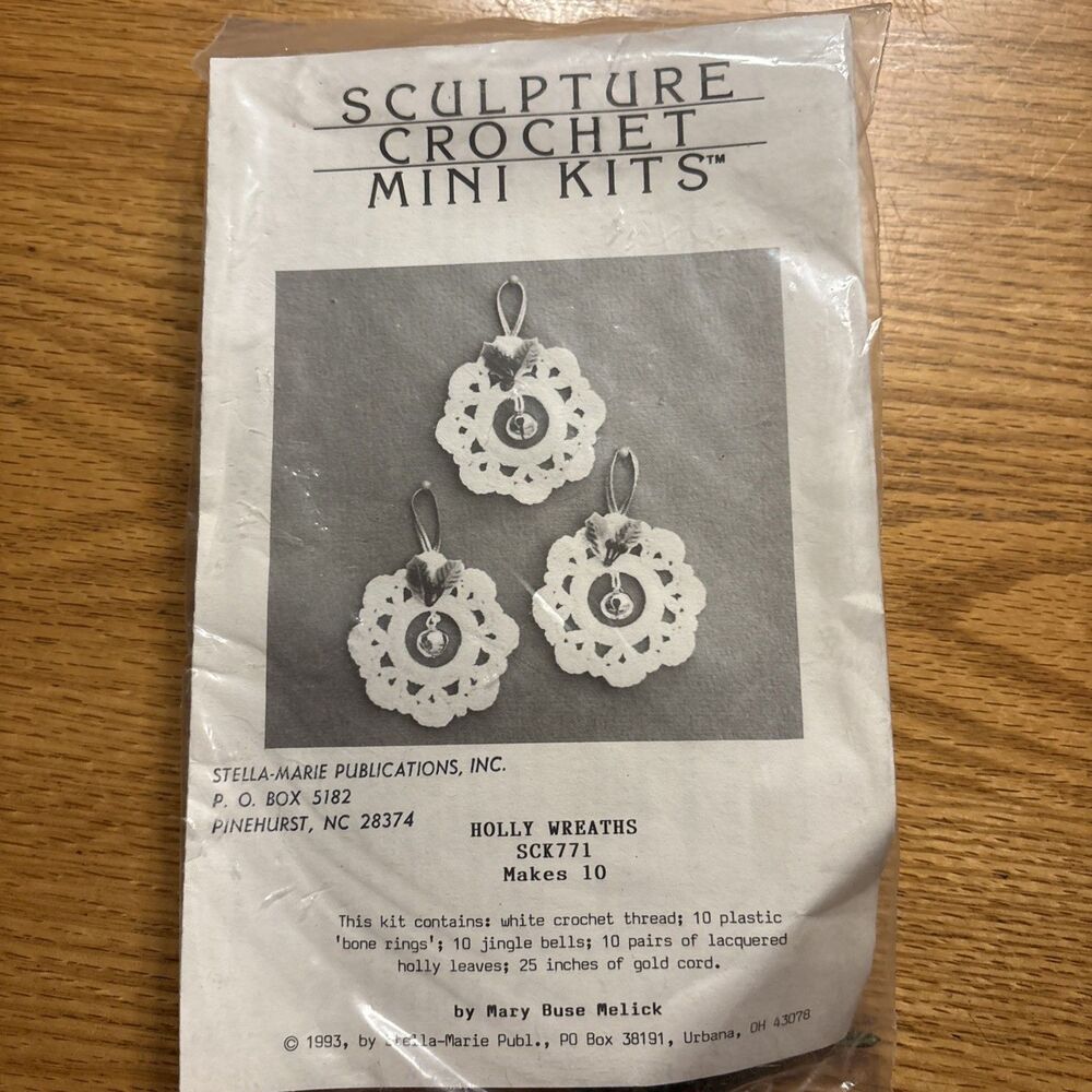 Stella-Marie Publications SCK771 Holly Wreaths Christmas Crochet Kit makes 10